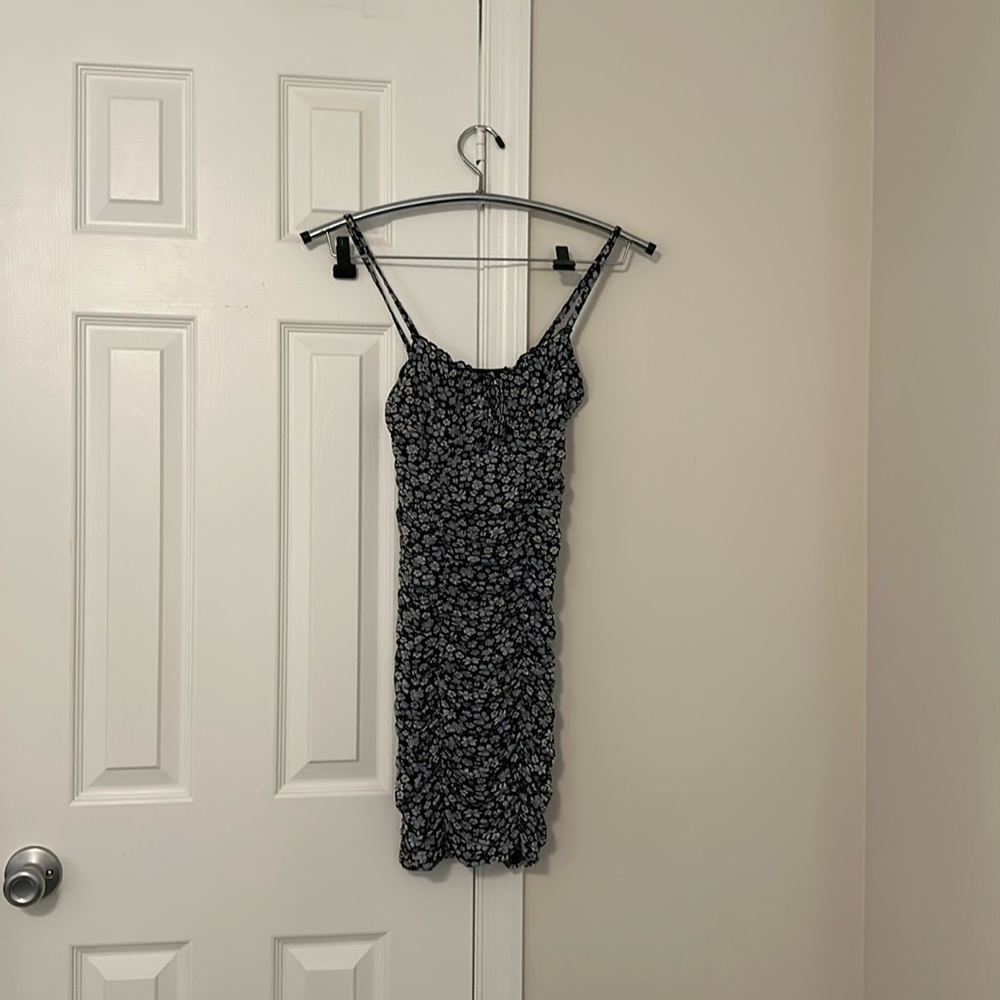 Blue ruched floral bodycon mini dress